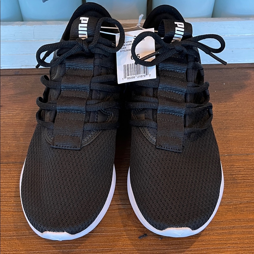 NWT Puma Women's Star Vital Black Athletic Shoes with White Sole
